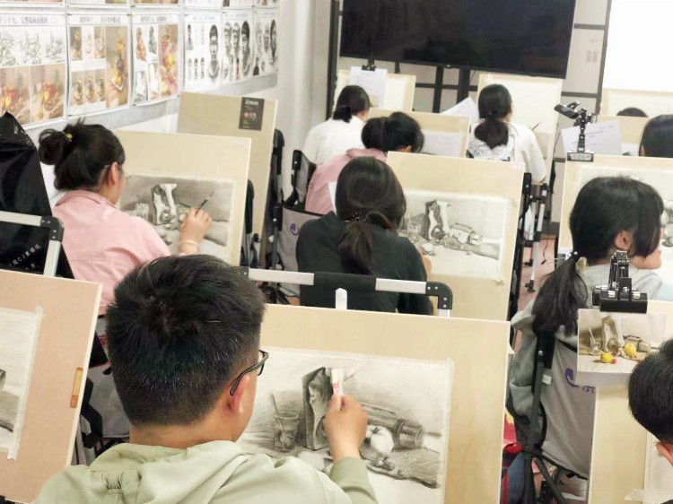 美术高考集训学校哪家好？北京画室怎么样？