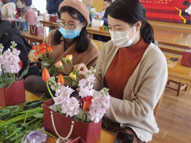 溧水区洪蓝街道总工会开展女职工插花技能培训