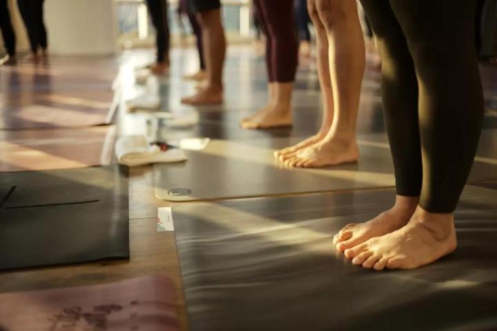 线上瑜伽课大火，爱好者们究竟该如何选择？杭州市瑜伽健身协会教你门道