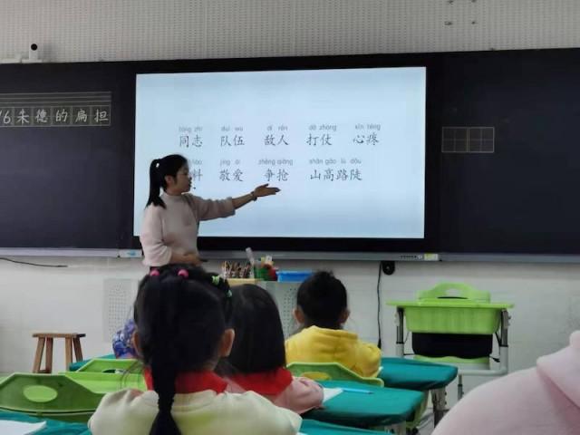 “教”艺无涯，“研”无止境：莱山四实小举行年轻教师课堂大比武