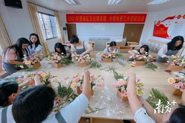 诗情花艺品味生活！惠城三栋插花艺术培训受群众欢迎