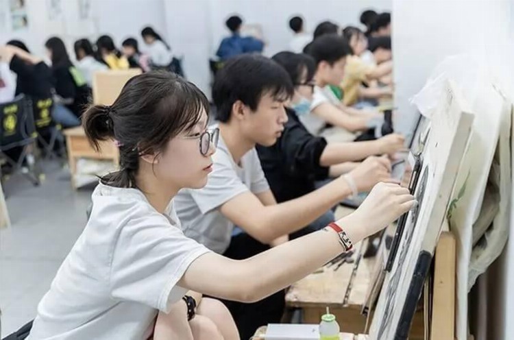 北京画室暑假班哪家好？如何挑选适合自己的北京画室？
