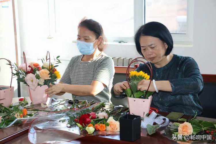 成武县总工会举办“喜迎二十大 以花庆国庆 花香致匠心”插花培训班