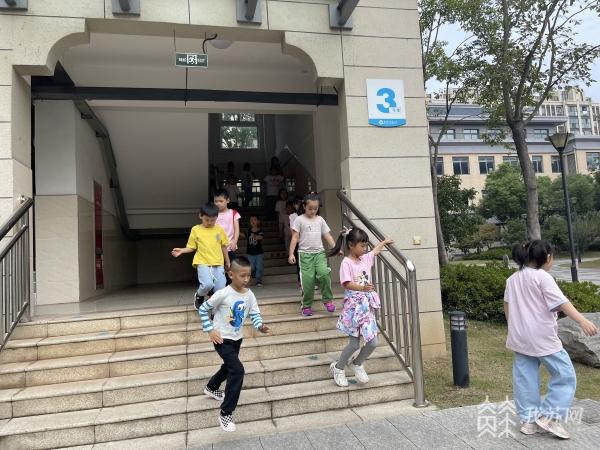 课后服务全面开展 学校探索教师弹性工作制