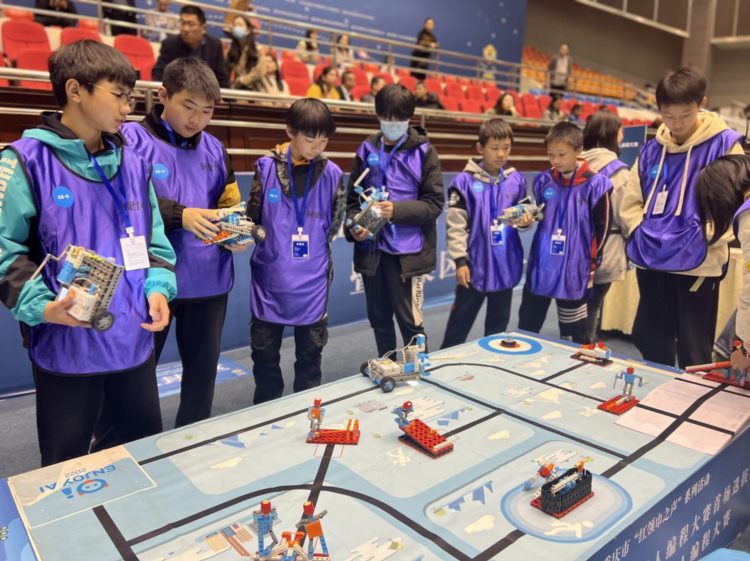 “科技小达人”比拼脑力 智能机器人编程比赛在重庆铜梁举行