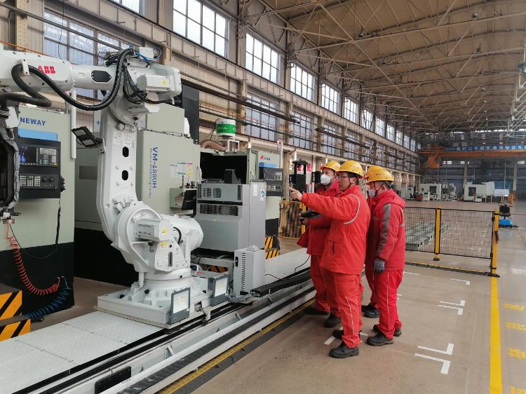 中铁山桥集团组织开展工业机器人编程培训活动