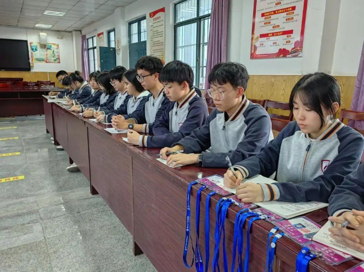 薪火相传 共话成长｜绵阳南山实验召开校团委学生会新干部培训大会