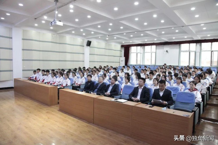 大连市第二十三中学举办2022届学生自主管理委员会学生干部培训会暨校长思政课