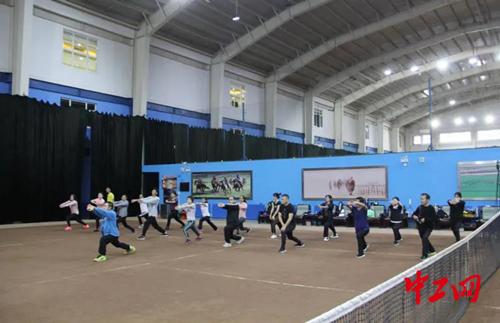 阿拉善盟工会举办职工舞蹈、瑜伽、网球培训班