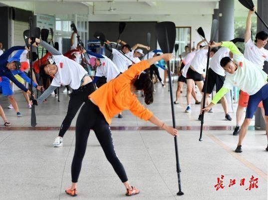 全国桨板教练员培训班在汉开班，火！大学开选修课，教授来当学员