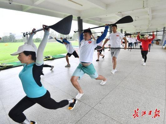 全国桨板教练员培训班在汉开班，火！大学开选修课，教授来当学员