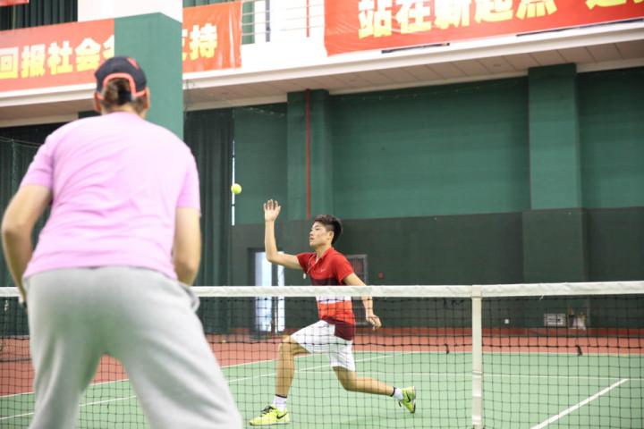 冠军效应掀起网球热：培养出一个吴易昺需要多少钱？