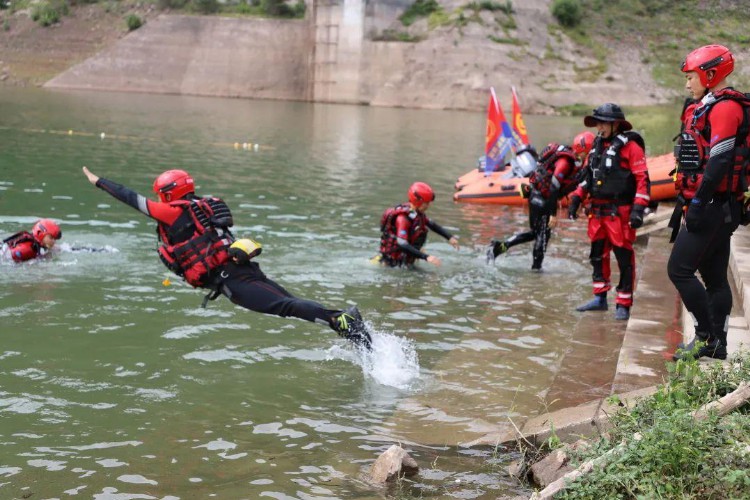 训练为人先 练兵先练官——甘肃省森林消防总队水域救援教练员培训现场直击