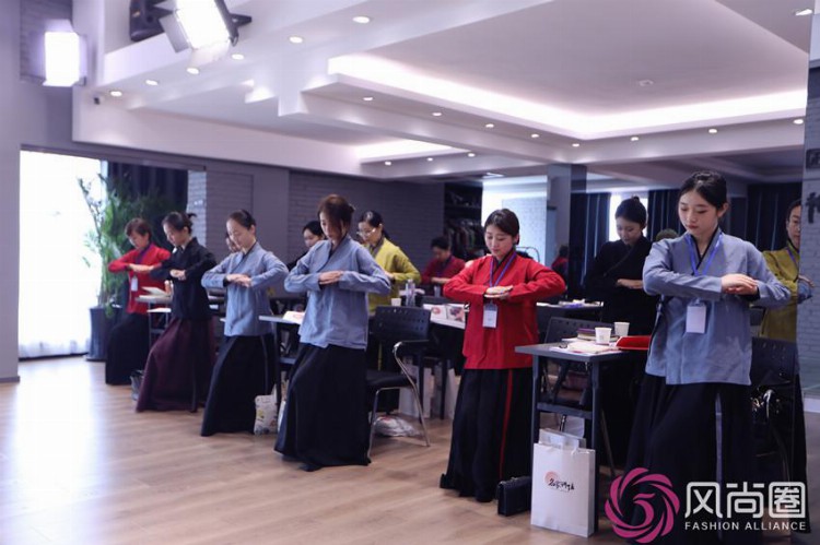 中国形象礼仪行业礼仪培训师培训班今日在北京开班