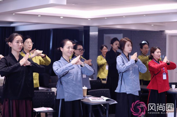中国形象礼仪行业礼仪培训师培训班今日在北京开班