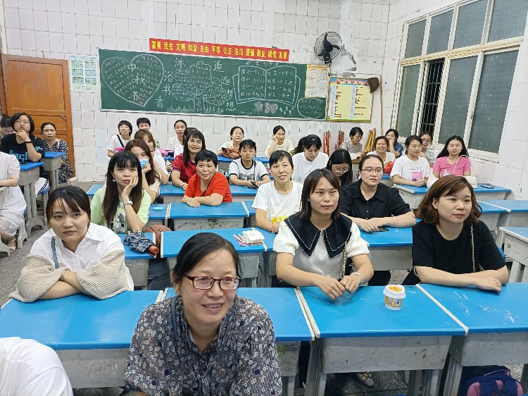 泉峰街道中心学校开展信息技术2.0提升工程考核培训