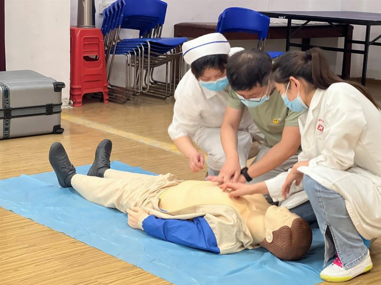 足不出户学急救！应急救护培训走进武汉江岸四村社区