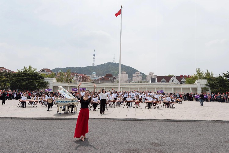 一曲《我和我的祖国》，五千人齐声奏响滨城