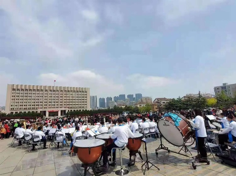 一曲《我和我的祖国》，五千人齐声奏响滨城