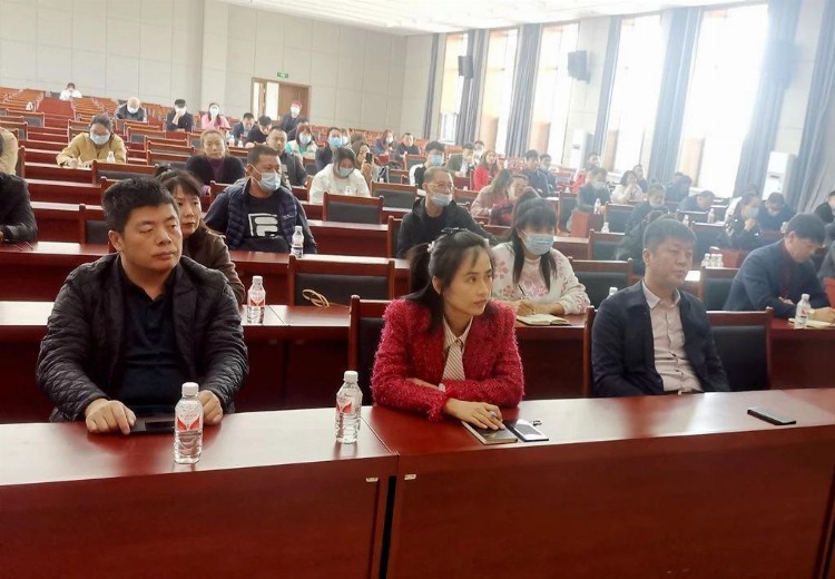 珲春市工商联举办民营企业家素质提升培训班