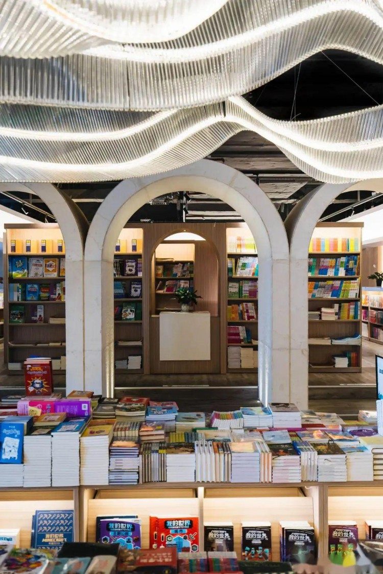 年均销售码洋增幅超29%，罗振宇的跨年演讲为什么选在这家书店？