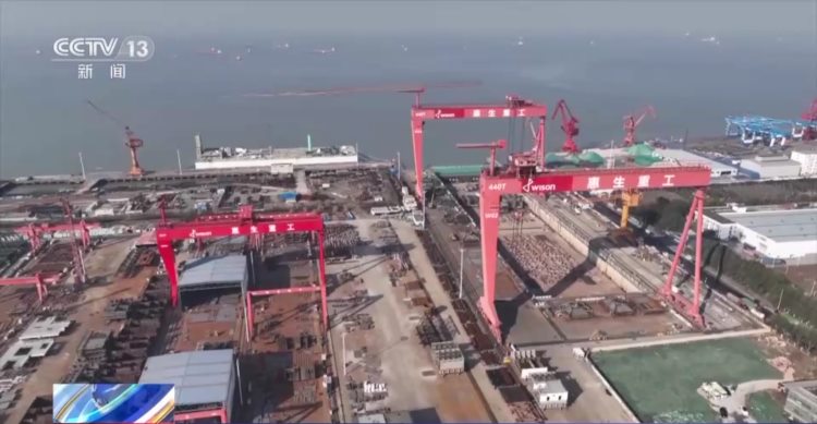 高质量发展调研行丨“大国重器” 驶向全球 跟随记者探访江苏先进造船工厂