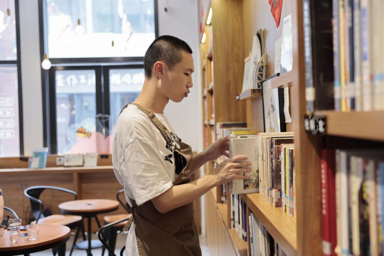 走出“孤独”走向“融入”，“心青年”在深圳书店实现就业梦