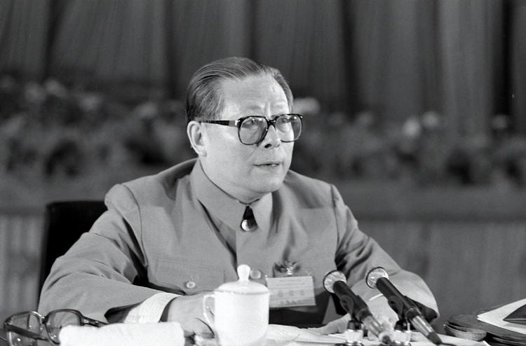1988年朱镕基在上海演讲并坦言：我有三个方面，比不上江泽民同志