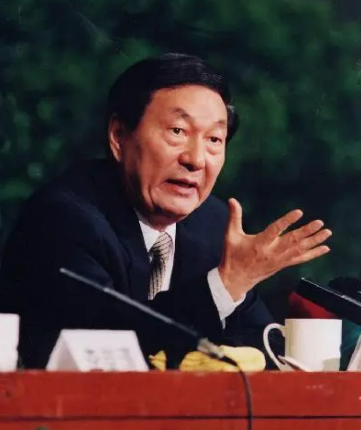 1988年朱镕基在上海演讲并坦言：我有三个方面，比不上江泽民同志