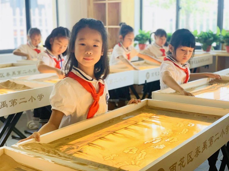 将美的种子撒入孩子心间——雨花区首个全国沙画教学特色基地授牌