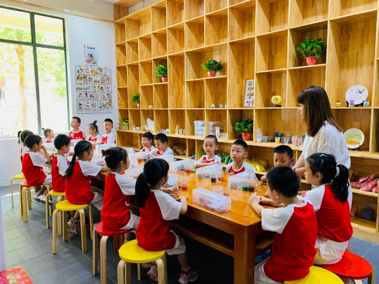 将美的种子撒入孩子心间——雨花区首个全国沙画教学特色基地授牌