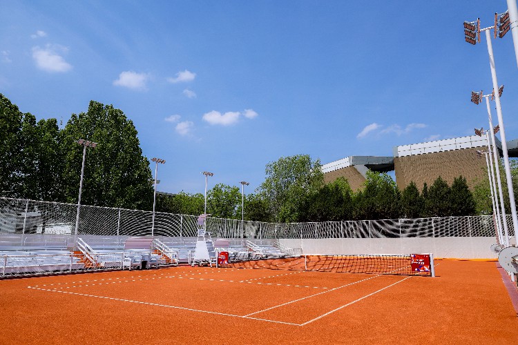 采用法网相同标准 国家网球中心落成3片红土球场
