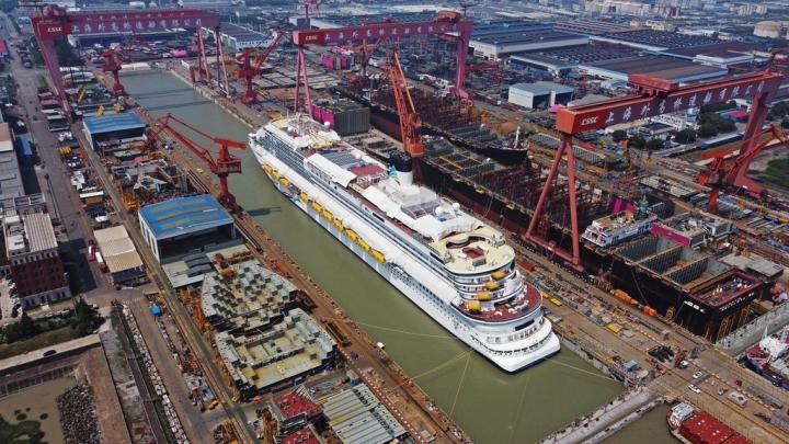 首艘国产大型邮轮今日出坞，中国造船凭啥豪取“三大明珠”？