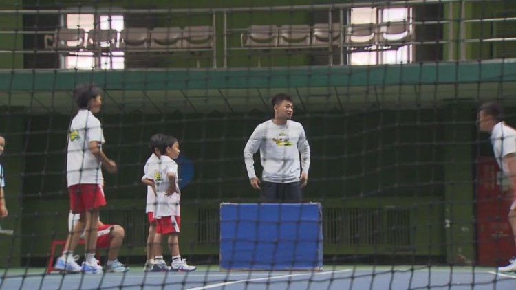 “网球星计划”第二期成长训练营如约而至，外地小营员慕名而来