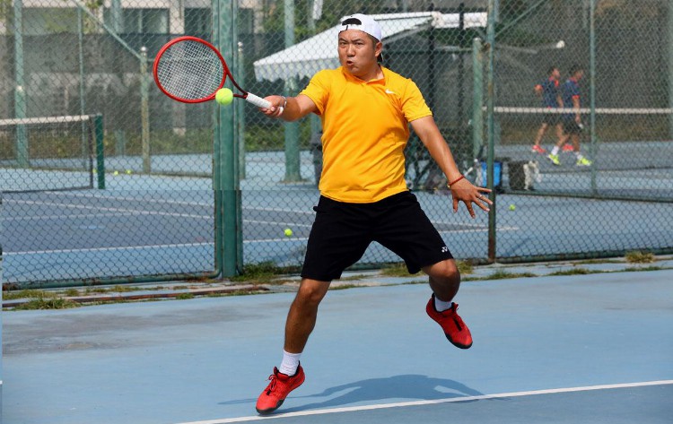 相互交流切磋球技 第五届北京市中小学教师网球交流赛举行
