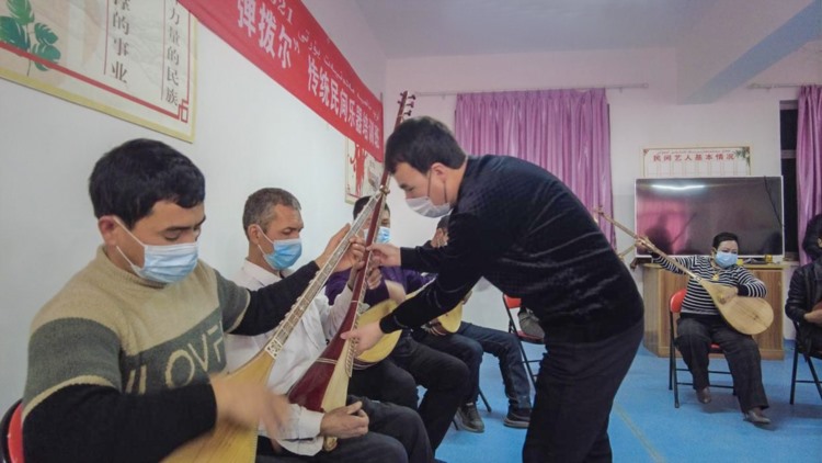 新疆洛浦县：举办民间艺人培训班