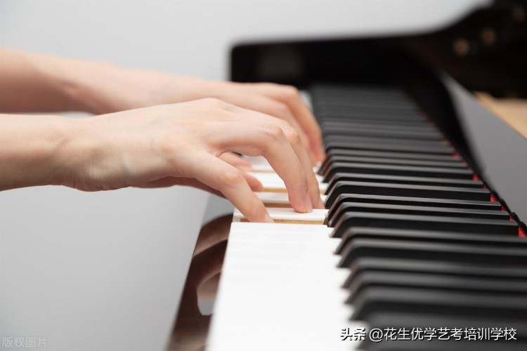 音乐艺考中，音乐教育和音乐表演应该报考哪个？哪个更好上大学？