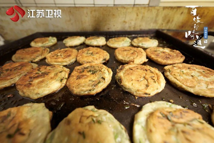 谢霆锋学做葱油饼 高圆圆做客《百姓的味道》回忆爸爸的美味