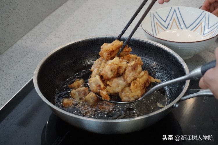 “烹”然心动，相约食源|浙江树人学院教工厨艺培训课程首次开班