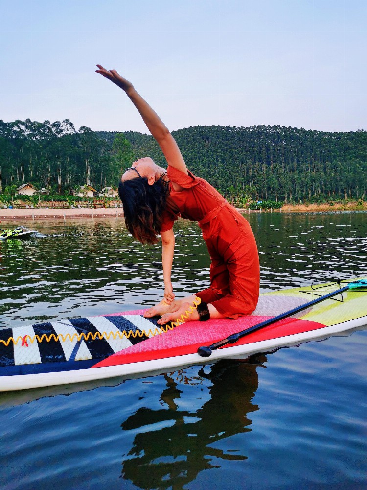 桨板瑜伽让赣州更多女生热爱户外运动，以南湖青山绿水为瑜伽教室