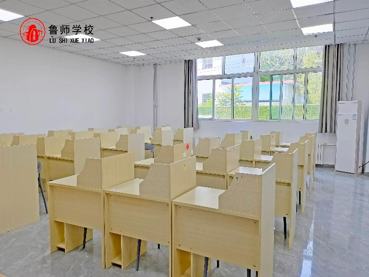 联考后山东艺考生文化课补习：鲁师学校定制学习