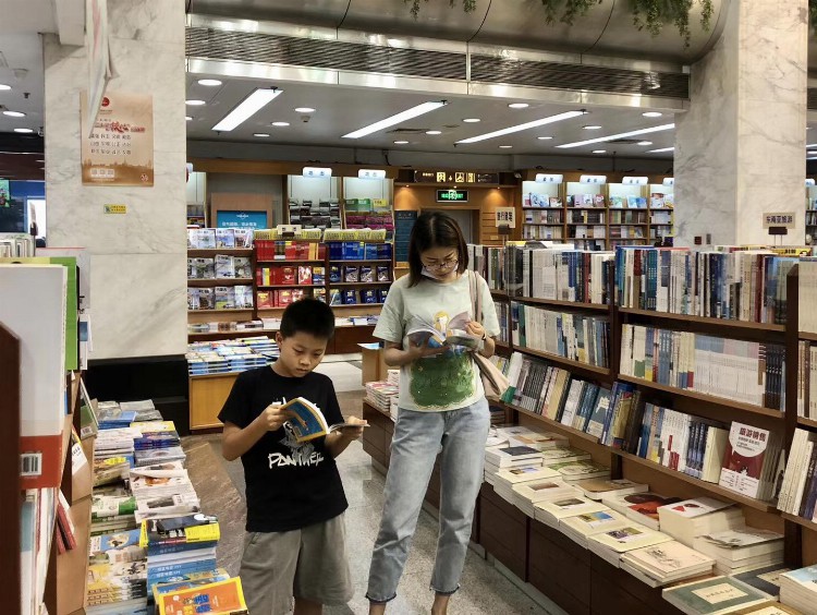 深夜书店，拓展上海夜间经济新业态