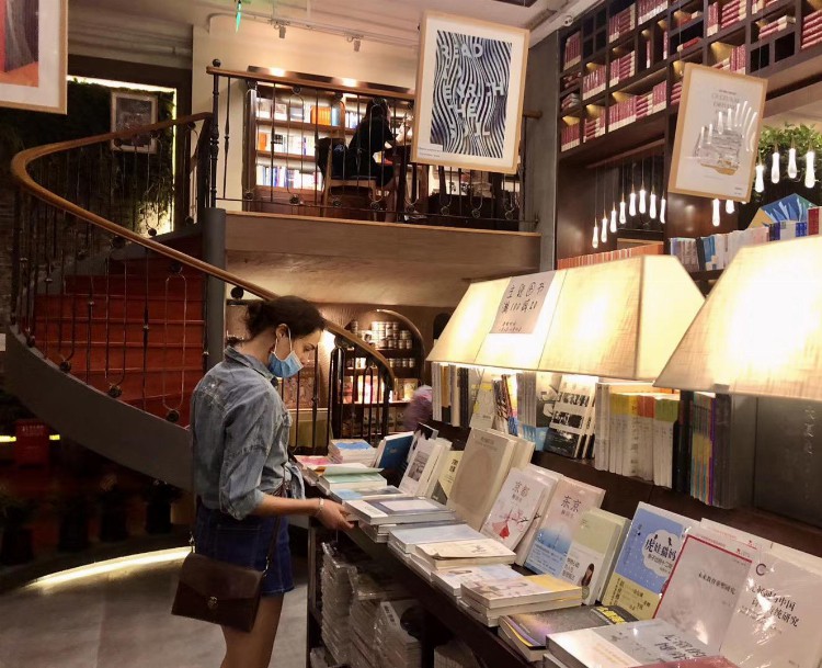 深夜书店，拓展上海夜间经济新业态