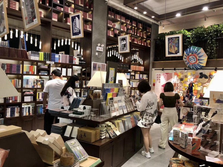 深夜书店，拓展上海夜间经济新业态