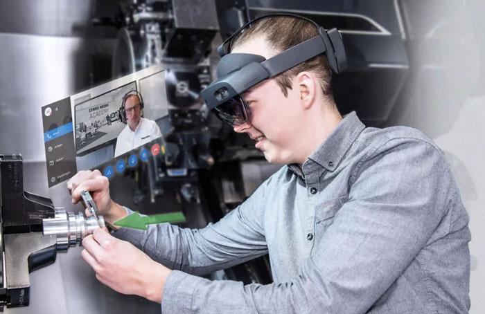 数控机床DMG MORI用HoloLens 2培训客户工人，大大降低成本提升效率