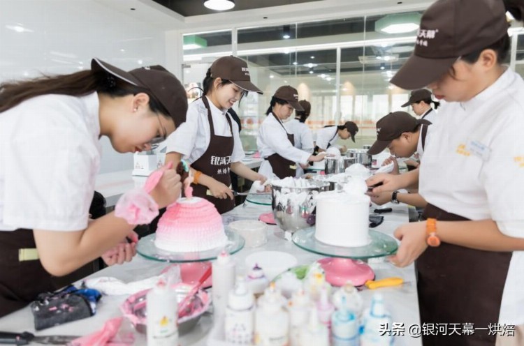 专业的甜品培训就来银河天幕 包教包会