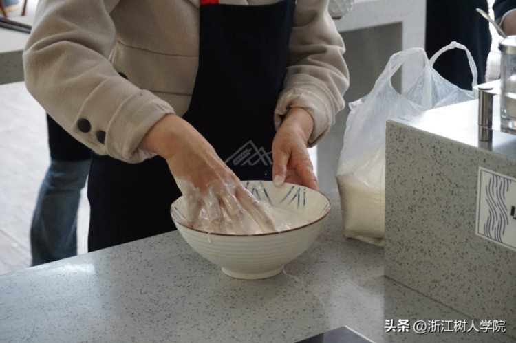 “烹”然心动，相约食源|浙江树人学院教工厨艺培训课程首次开班