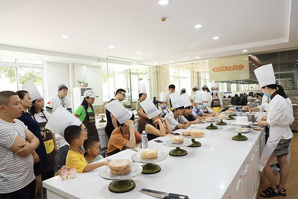 七夕之际，杭州新东方烹饪学校与你一起心花怒放