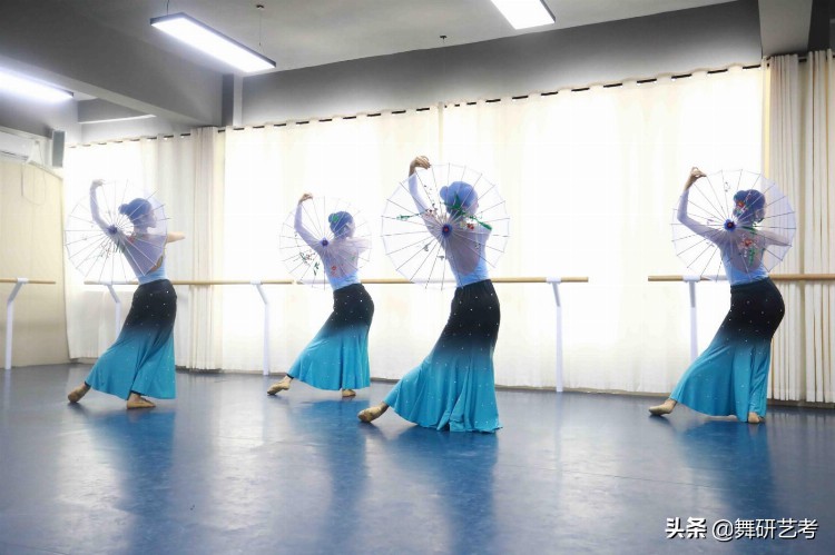 在青岛艺考舞蹈培训机构培训呢需要多久 山东艺考培训需要多长时间