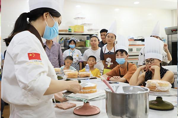 七夕之际，杭州新东方烹饪学校与你一起心花怒放